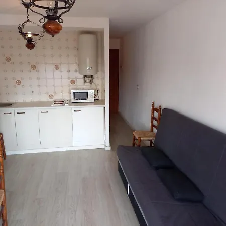 Estudi Amb Vistes Al Canal *